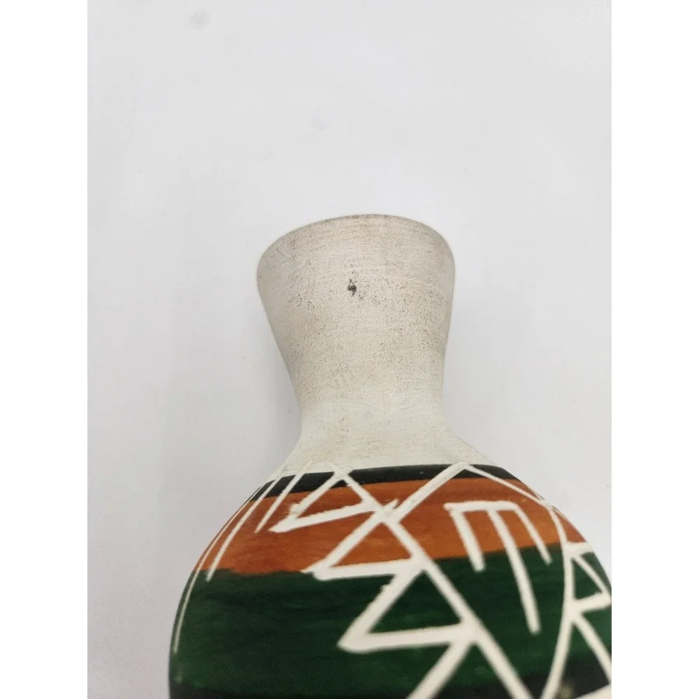 Signed Vintage Sioux Native American Pottery‎ Vase  with paper insert